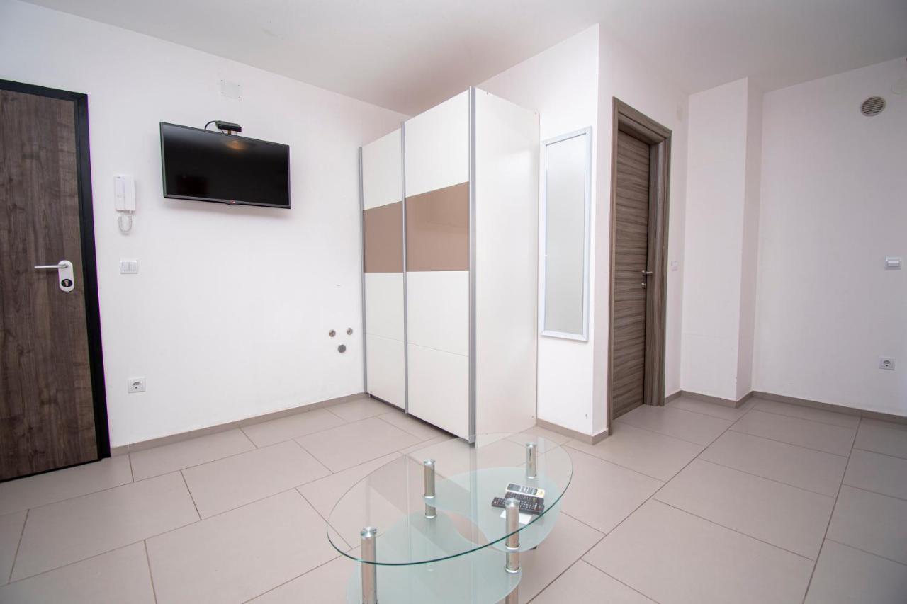 Lotuspoolapart Premantura Ngoại thất bức ảnh